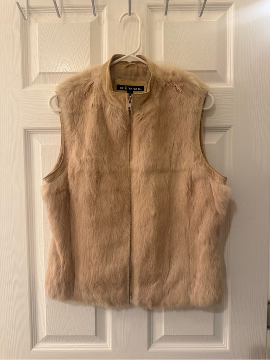 Revue Jackets & Blazers - ReVUE Women's Faux Fur Vest in Light Beige